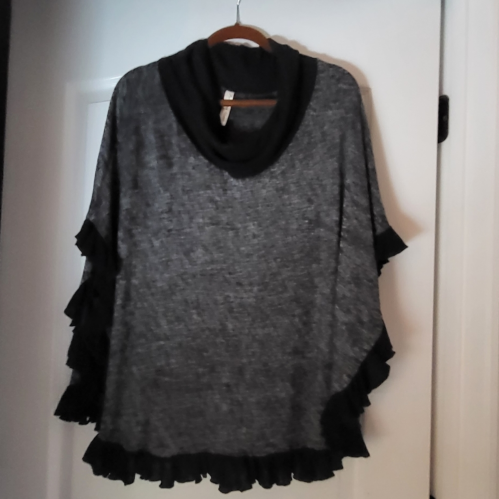 1X Black & White Cowlneck Pancho